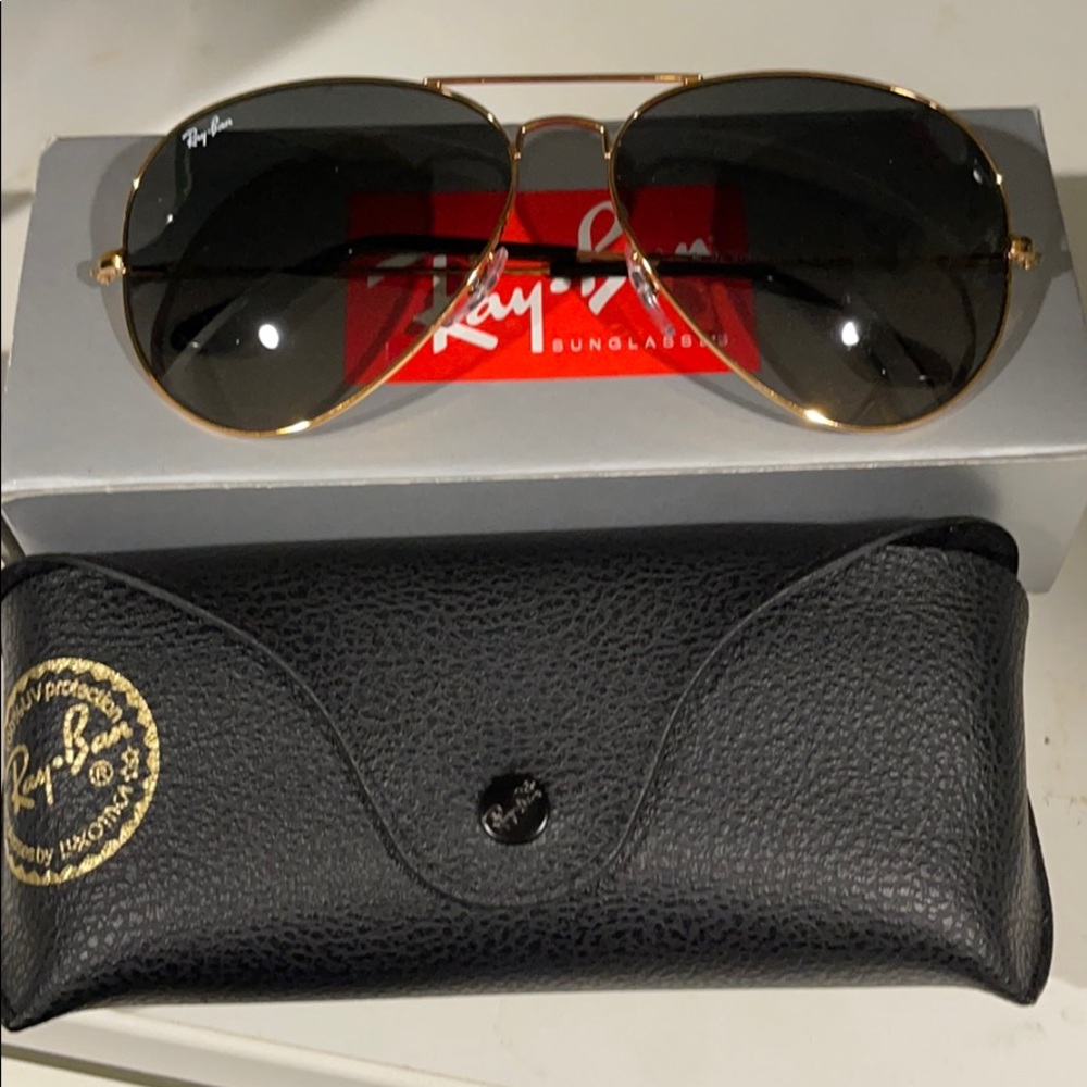 Ray Ban Aviators Black/Gold Brand New!!!